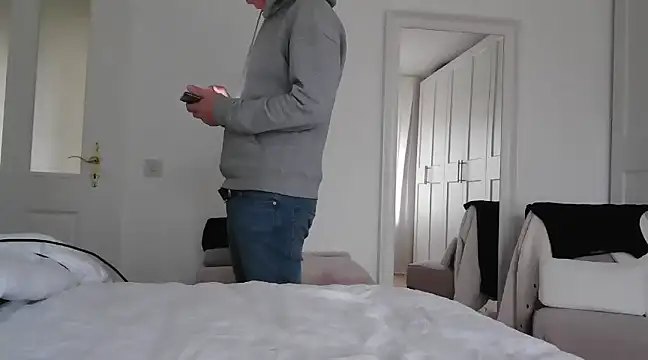 Snapshot of maxmueller321 chatting on 12/19/24, 10:02 maxmueller321 online show from 12/19/24, 10:02