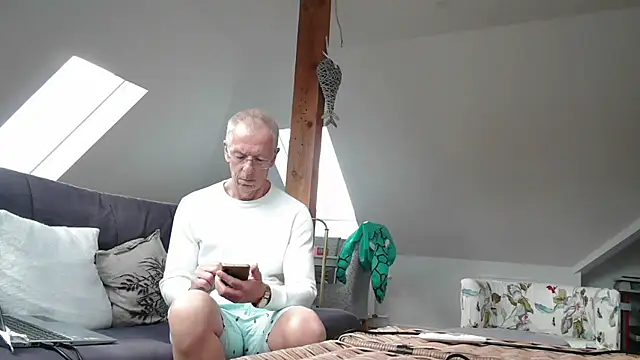 Snapshot of maxmueller321 chatting on 03/29/26, 01:22 maxmueller321 online show from 03/29/26, 01:22