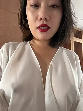 Eliza-E online show from 05/13/26, 05:16