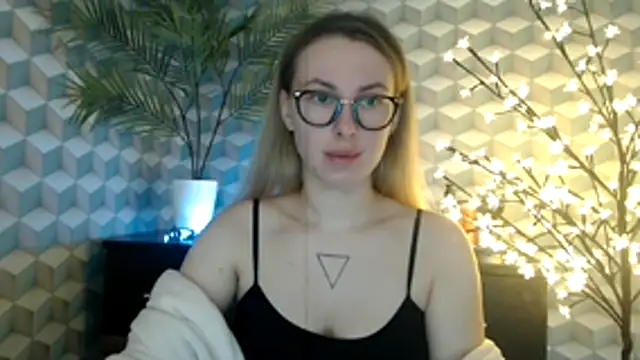  Leslyy Solo 1 online show from 10/28/25, 07:27