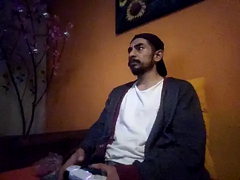 Angel Coronel online show from 12/12/24, 01:43