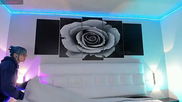 sofi bakerr online show from 09/16/25, 11:55