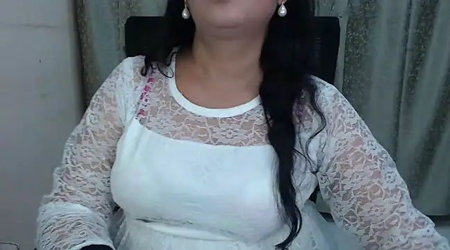 Snapshot of Inviting_Aanya chatting on 12/02/24, 04:42 Inviting Aanya online show from 12/02/24, 04:42