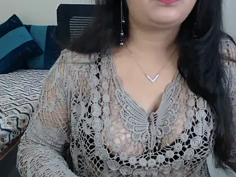 Snapshot of Inviting_Aanya chatting on 12/23/24, 04:01 Inviting Aanya online show from 12/23/24, 04:01