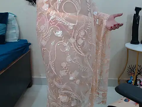 Snapshot of Inviting_Aanya chatting on 01/24/25, 05:10 Inviting Aanya online show from 01/24/25, 05:10