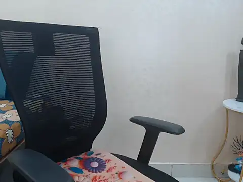 Snapshot of Inviting_Aanya chatting on 02/03/25, 04:35 Inviting Aanya online show from 02/03/25, 04:35