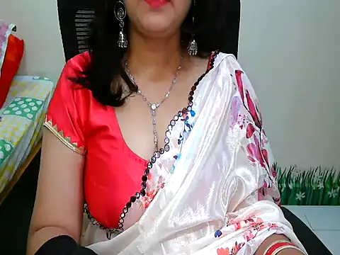 Snapshot of Inviting_Aanya chatting on 10/18/25, 04:04 Inviting Aanya online show from 10/18/25, 04:04