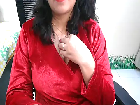 Snapshot of Inviting_Aanya chatting on 11/08/25, 05:45 Inviting Aanya online show from 11/08/25, 05:45