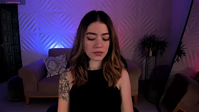ViolettHansson online show from 01/04/25, 10:02