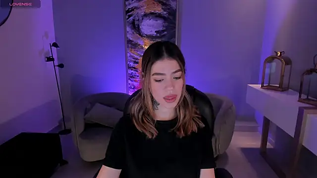 ViolettHansson online show from 01/05/25, 05:09