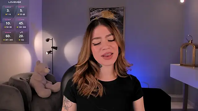 ViolettHansson online show from 01/28/25, 09:29
