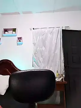 Snapshot of lunanataly chatting on 09/20/25, 06:31 lunanataly online show from 09/20/25, 06:31