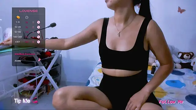 Snapshot of Alyson0001 chatting on 11/18/25, 12:16 Alyson0001 online show from 11/18/25, 12:16