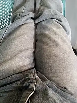 M yiyi online show from 12/04/25, 07:17