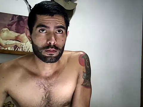 Snapshot of hideonbush051 chatting on 10/29/25, 04:31 hideonbush051 online show from 10/29/25, 04:31