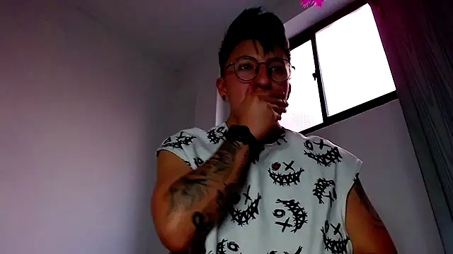 Snapshot of Sexyboy_666 chatting on 10/28/25, 02:09 Sexyboy 666 online show from 10/28/25, 02:09