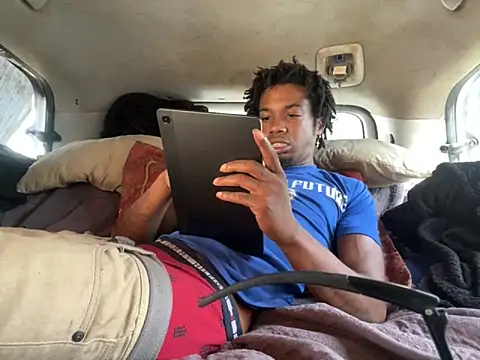 SlimeCrownzOut5 online show from 09/28/25, 03:28