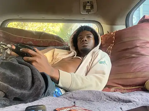 Snapshot of SlimeCrownzOut5 chatting on 10/09/25, 01:53 SlimeCrownzOut5 online show from 10/09/25, 01:53