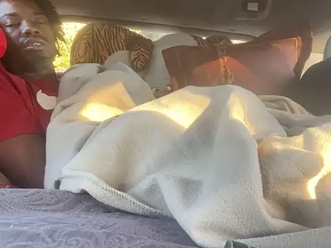 Snapshot of SlimeCrownzOut5 chatting on 10/22/25, 01:55 SlimeCrownzOut5 online show from 10/22/25, 01:55