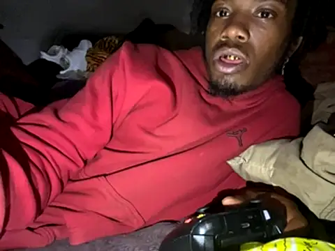 Snapshot of SlimeCrownzOut5 chatting on 11/08/25, 04:34 SlimeCrownzOut5 online show from 11/08/25, 04:34