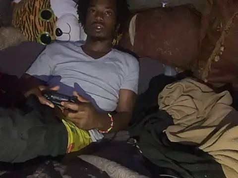 Snapshot of SlimeCrownzOut5 chatting on 11/13/25, 05:17 SlimeCrownzOut5 online show from 11/13/25, 05:17