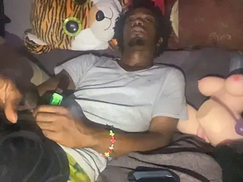 Snapshot of SlimeCrownzOut5 chatting on 11/16/25, 12:27 SlimeCrownzOut5 online show from 11/16/25, 12:27