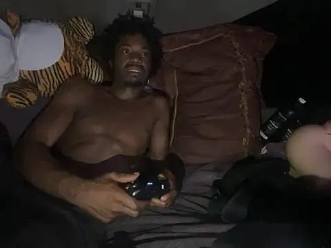 Snapshot of SlimeCrownzOut5 chatting on 11/19/25, 06:02 SlimeCrownzOut5 online show from 11/19/25, 06:02