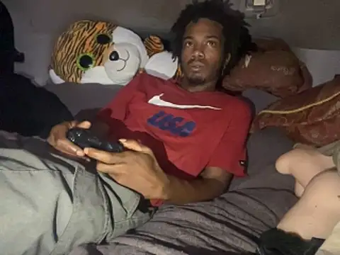 Snapshot of SlimeCrownzOut5 chatting on 11/23/25, 05:07 SlimeCrownzOut5 online show from 11/23/25, 05:07