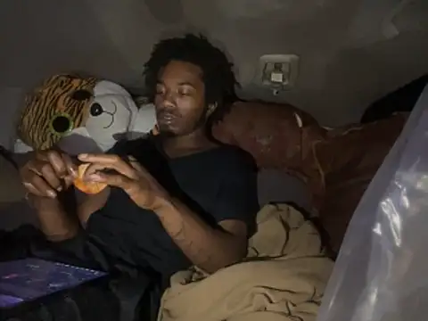 Snapshot of SlimeCrownzOut5 chatting on 11/27/25, 01:18 SlimeCrownzOut5 online show from 11/27/25, 01:18