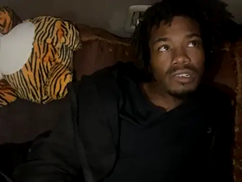 Snapshot of SlimeCrownzOut5 chatting on 11/28/25, 11:40 SlimeCrownzOut5 online show from 11/28/25, 11:40