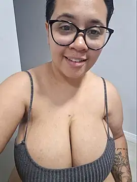 yasminmeyer00 online show from 02/20/25, 08:36