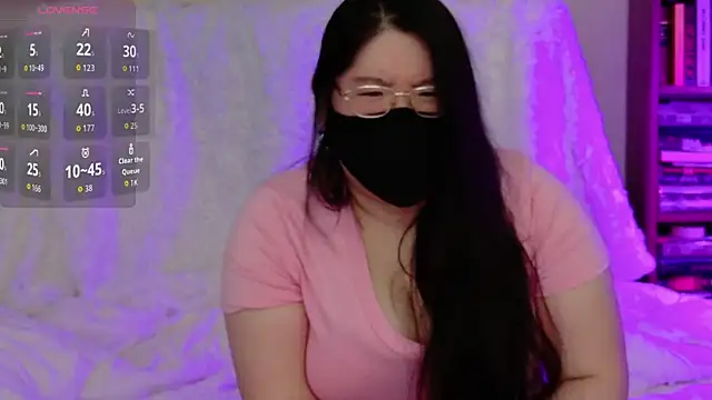 Snapshot of Kara-Nuna chatting on 09/29/25, 05:12 Kara-Nuna online show from 09/29/25, 05:12