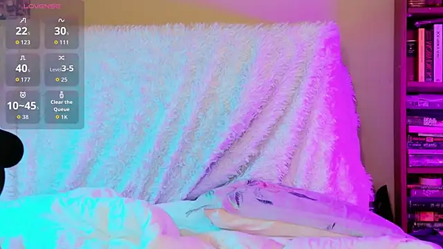 Snapshot of Kara-Nuna chatting on 10/10/25, 02:10 Kara-Nuna online show from 10/10/25, 02:10