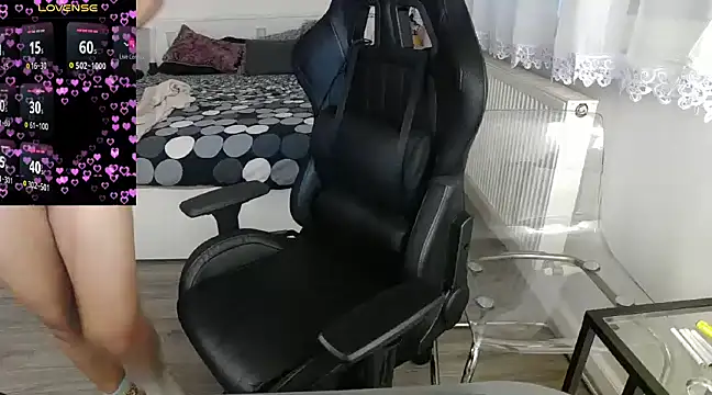 KimBeee online show from 01/05/25, 06:56