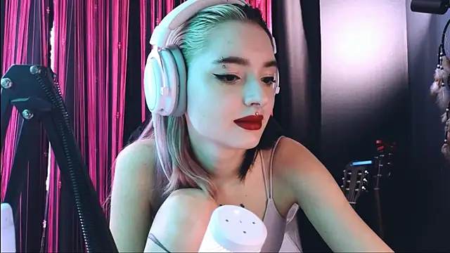 Avi Nile online show from 09/22/25, 04:36