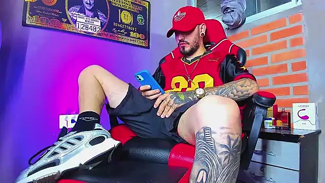 Snapshot of smoker445 chatting on 09/20/25, 11:39 smoker445 online show from 09/20/25, 11:39