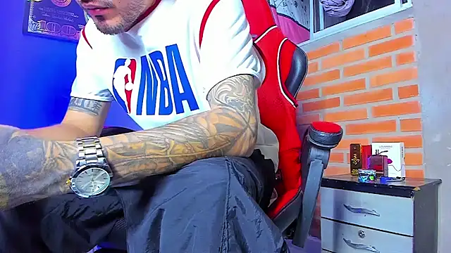 Snapshot of smoker445 chatting on 09/24/25, 04:49 smoker445 online show from 09/24/25, 04:49