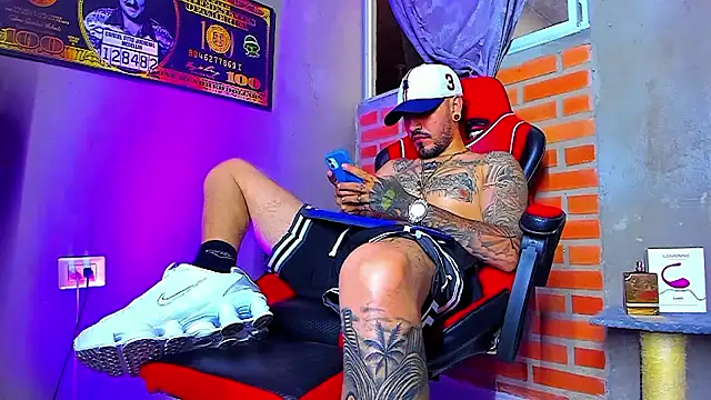 Snapshot of smoker445 chatting on 10/03/25, 10:56 smoker445 online show from 10/03/25, 10:56