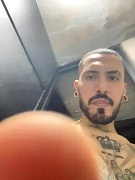 Snapshot of smoker445 chatting on 10/04/25, 09:46 smoker445 online show from 10/04/25, 09:46