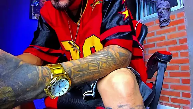 Snapshot of smoker445 chatting on 10/06/25, 10:29 smoker445 online show from 10/06/25, 10:29