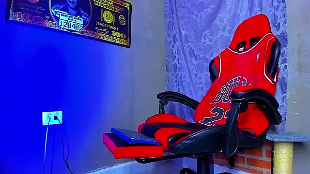 Snapshot of smoker445 chatting on 10/07/25, 10:34 smoker445 online show from 10/07/25, 10:34