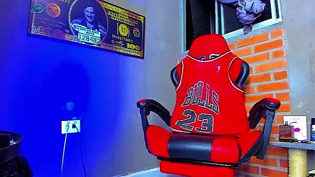 Snapshot of smoker445 chatting on 10/11/25, 11:36 smoker445 online show from 10/11/25, 11:36