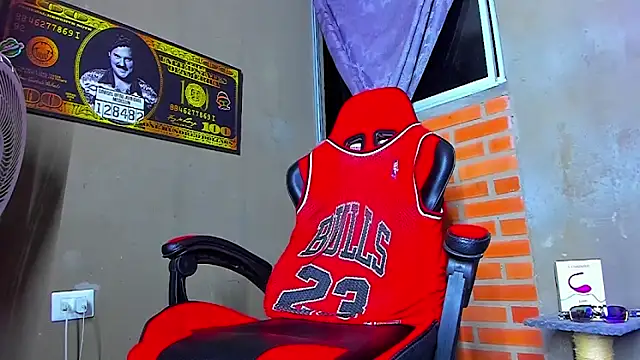 Snapshot of smoker445 chatting on 10/15/25, 12:11 smoker445 online show from 10/15/25, 12:11