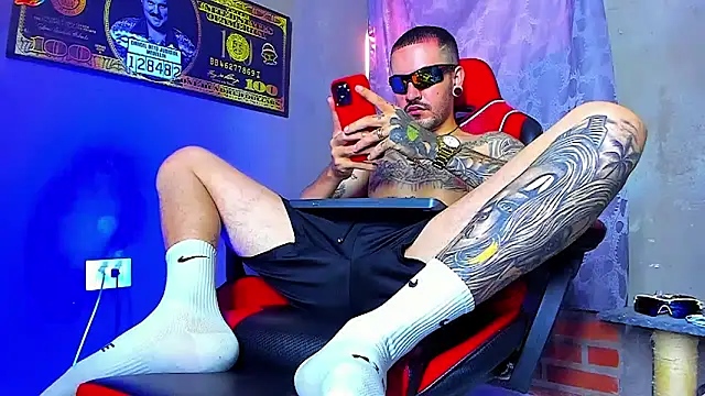 Snapshot of smoker445 chatting on 10/16/25, 07:04 smoker445 online show from 10/16/25, 07:04