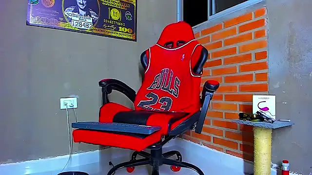 Snapshot of smoker445 chatting on 10/18/25, 12:24 smoker445 online show from 10/18/25, 12:24