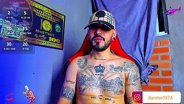 Snapshot of smoker445 chatting on 11/06/25, 08:04 smoker445 online show from 11/06/25, 08:04