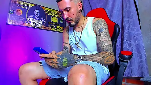 Snapshot of smoker445 chatting on 11/11/25, 05:18 smoker445 online show from 11/11/25, 05:18