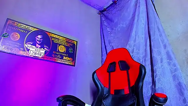 Snapshot of smoker445 chatting on 11/17/25, 06:52 smoker445 online show from 11/17/25, 06:52