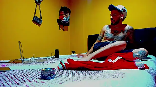 Snapshot of smoker445 chatting on 12/18/25, 12:38 smoker445 online show from 12/18/25, 12:38