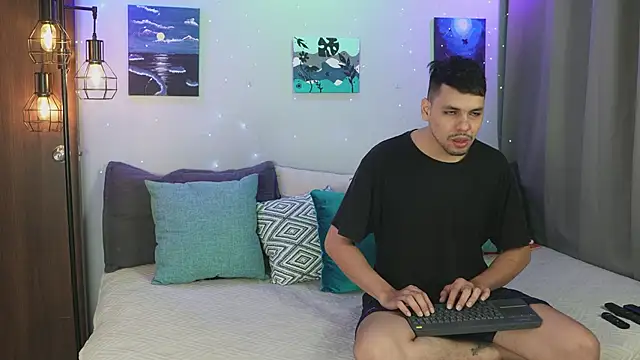 Snapshot of Cleoanubis- chatting on 10/28/25, 06:50 Cleoanubis- online show from 10/28/25, 06:50